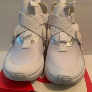 COPY - Nike Huarache City (GS) Sneakers 5.5 y